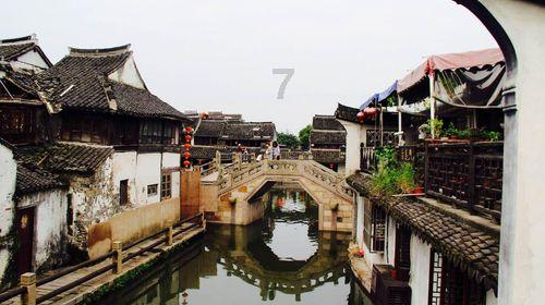 舰队出动,伊朗发誓报复!90%集装箱船改道,原油供应受阻?